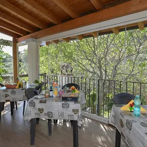 Bed and breakfast Su Neulagi, Triei